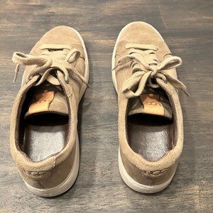 UGG Men's 7.5 sneakers